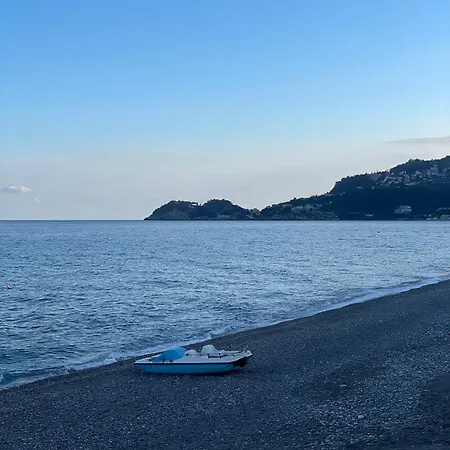 Il Glicine A 2 Min Dalla Letojanni